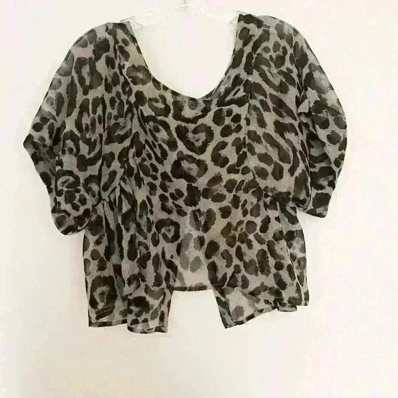 Sienna Womens Lightweight Blouse Top Semi Crop Top Leopard Print Size Medium - Picture 5 of 7